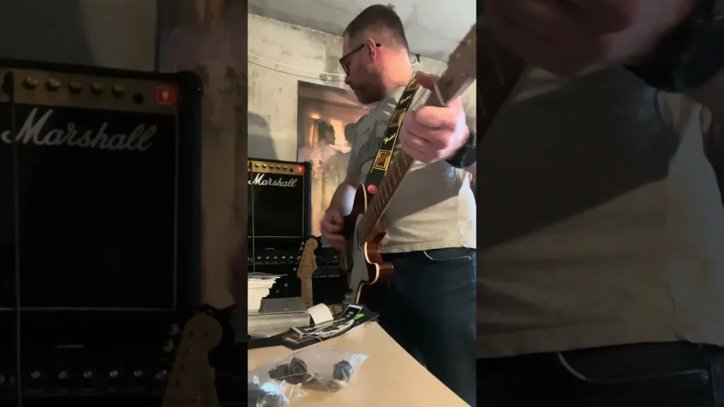 Vorschaubild des YouTube-Videos „Marshall Lead 12 solid state amp quick demo“